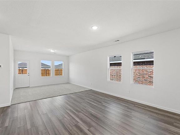 3rd image of 761 Yorkshire Dr