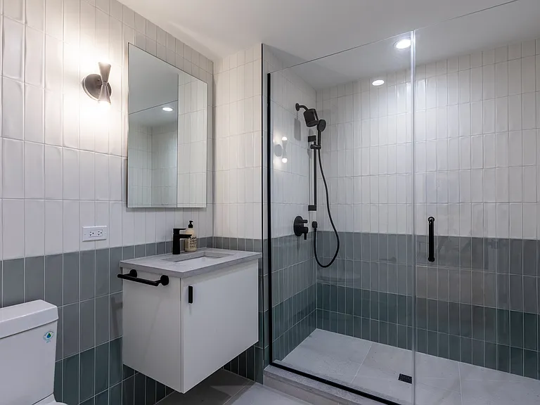 1712 Oak #203 (former model unit)