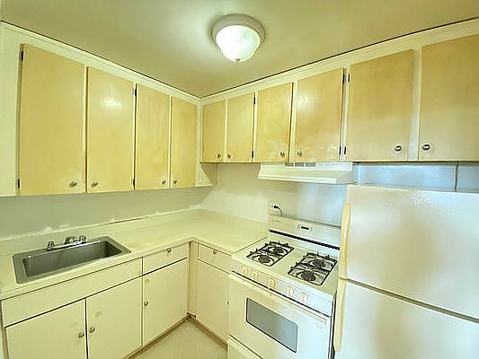 4th image of 78-40 164th St #6G