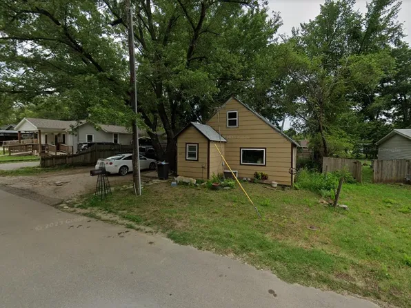 413 E 14th Ave, Augusta, KS 67010