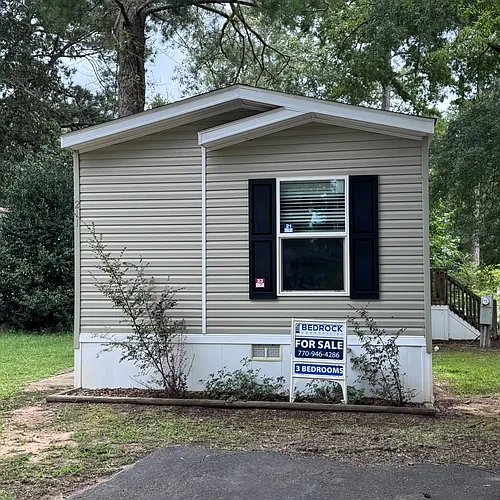 211 Oxford Cir Photo 1