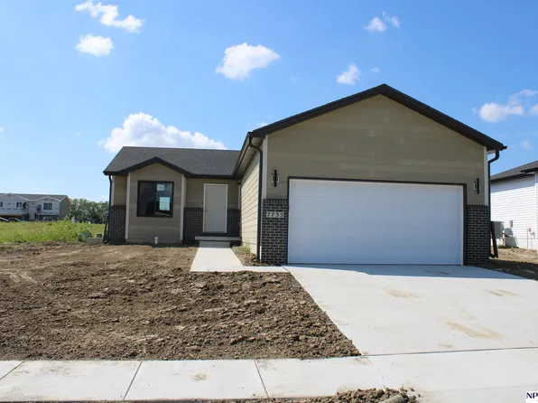 7735 Gulls Way, Lincoln, NE 68514