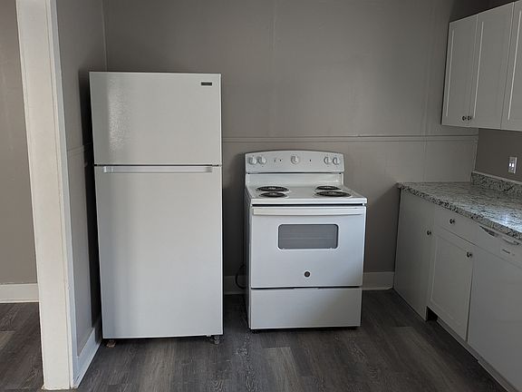 2nd image of 7 Dawson Pl #1