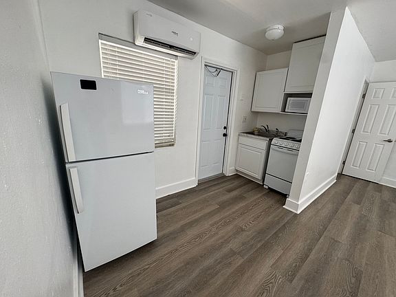 4th image of 240 NW 64th St APT 4