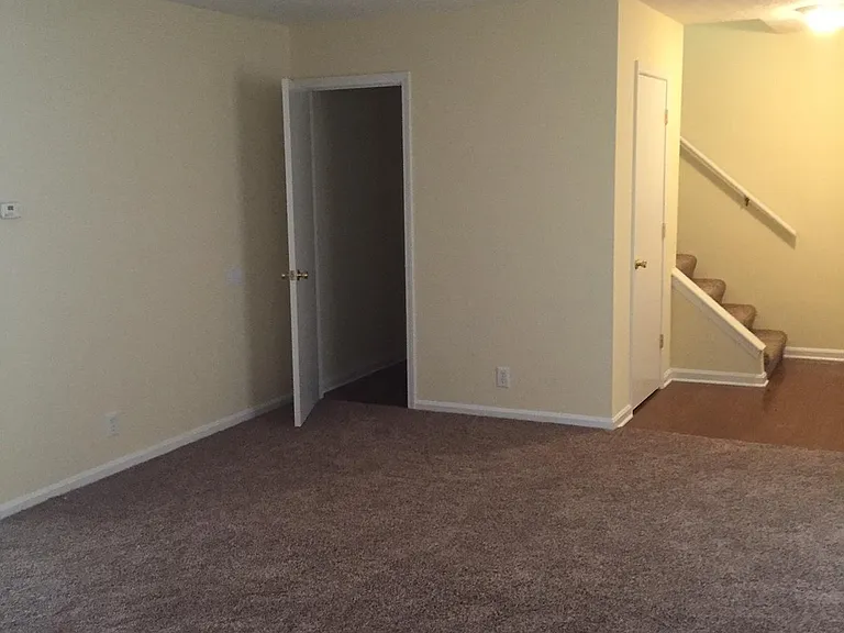 8015 Apple Valley Dr — Photo 8