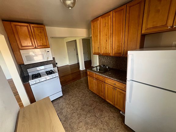 3rd image of 144-70 41st Ave #610