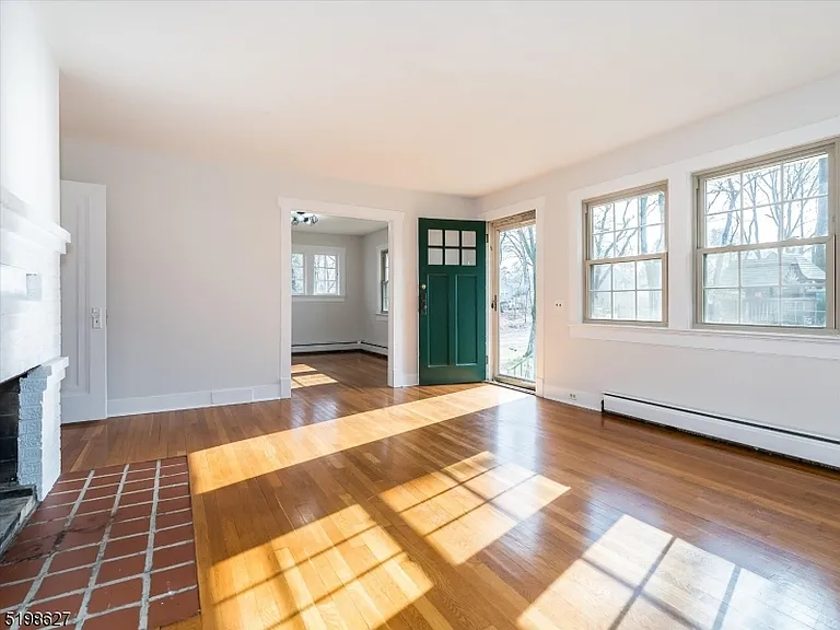 81A Alexander Ave #1 — Photo 3