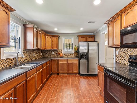 5th image of 3446 W Jefferson St