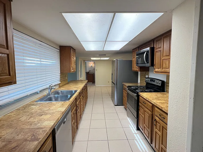 2107 Victoria Rd — Photo 11