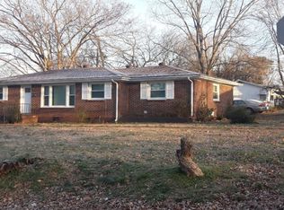 1377 Daniel St, Clarksville, TN 37040