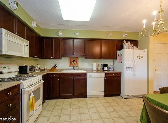 5th image of 6815 N Milwaukee Ave APT 411