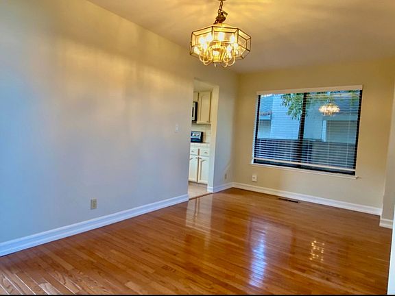 5th image of 2947 Liberty Dr