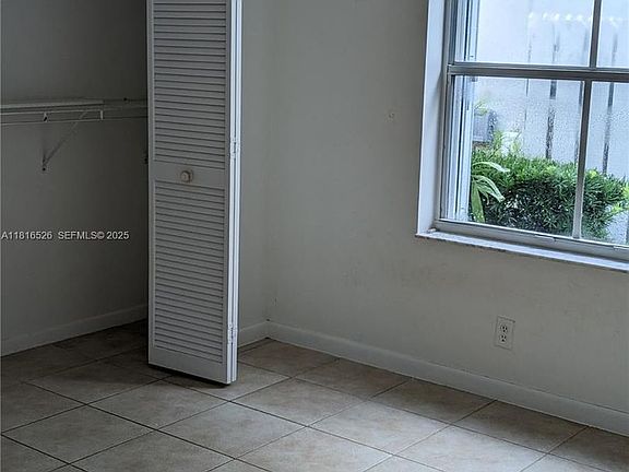 4th image of 876 Sand Creek Cir #0