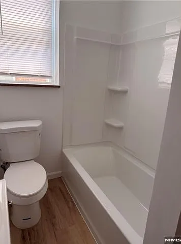 2 bed, 1.0 bath, $2,200 — Photo 4