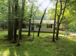 30 Woodland Rd, Albrightsville, PA 18210