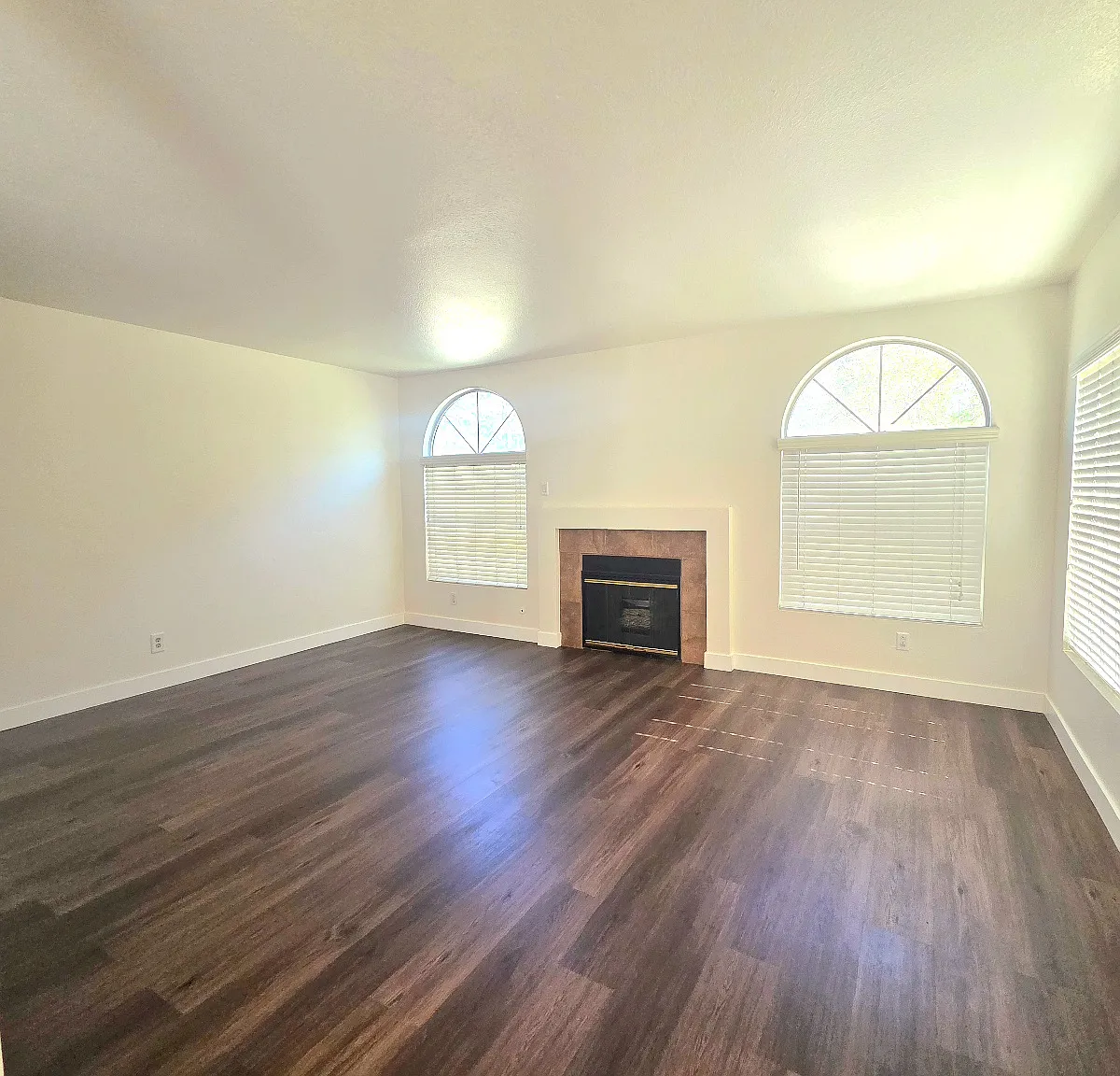 7604 Connemara Ave — Photo 2