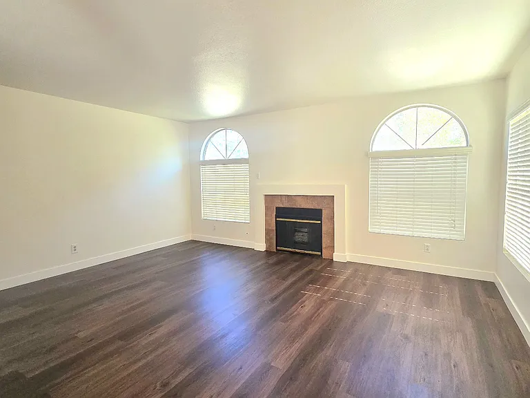 7604 Connemara Ave — Photo 2