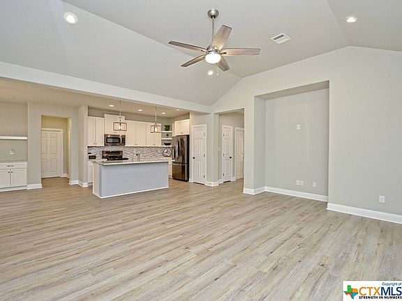 5th image of 63 Persimmon Dr