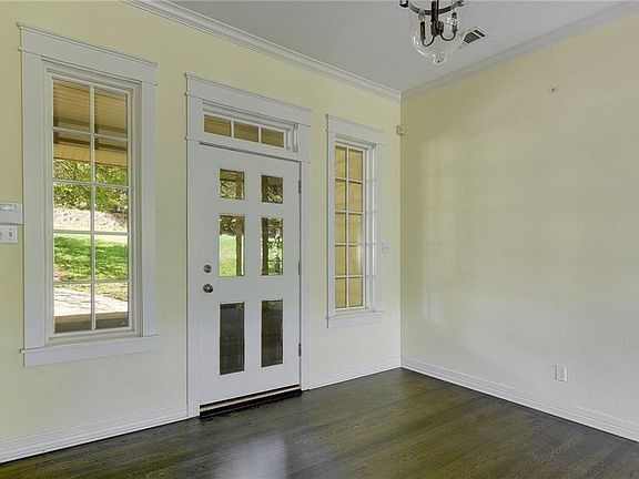 5th image of 400 Cedar Oak Dr