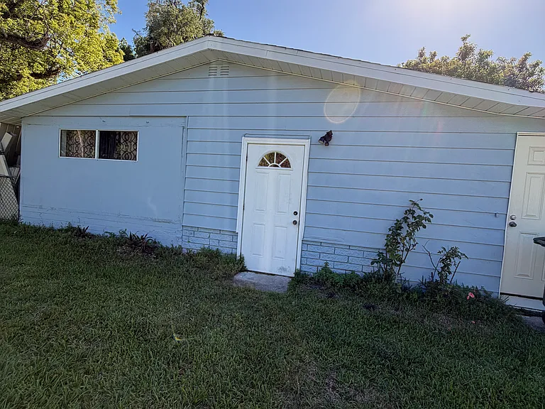 475 Brentwood Dr #A — Photo 2