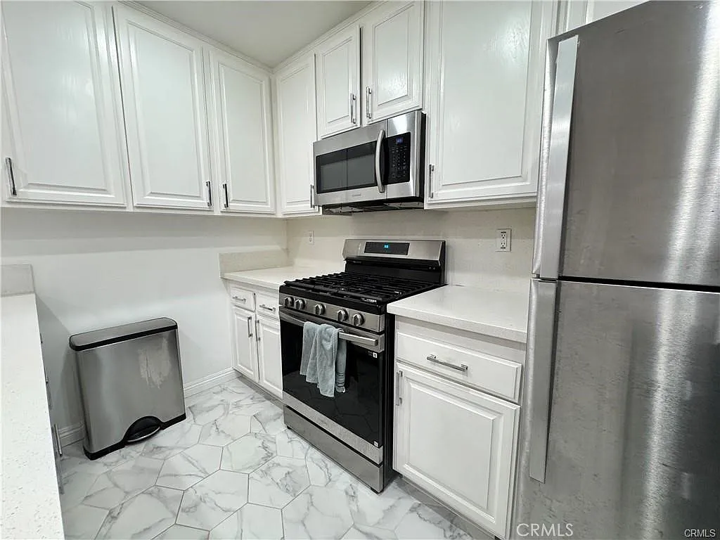 2 bed, 928 sqft, $2,800 — Photo 3