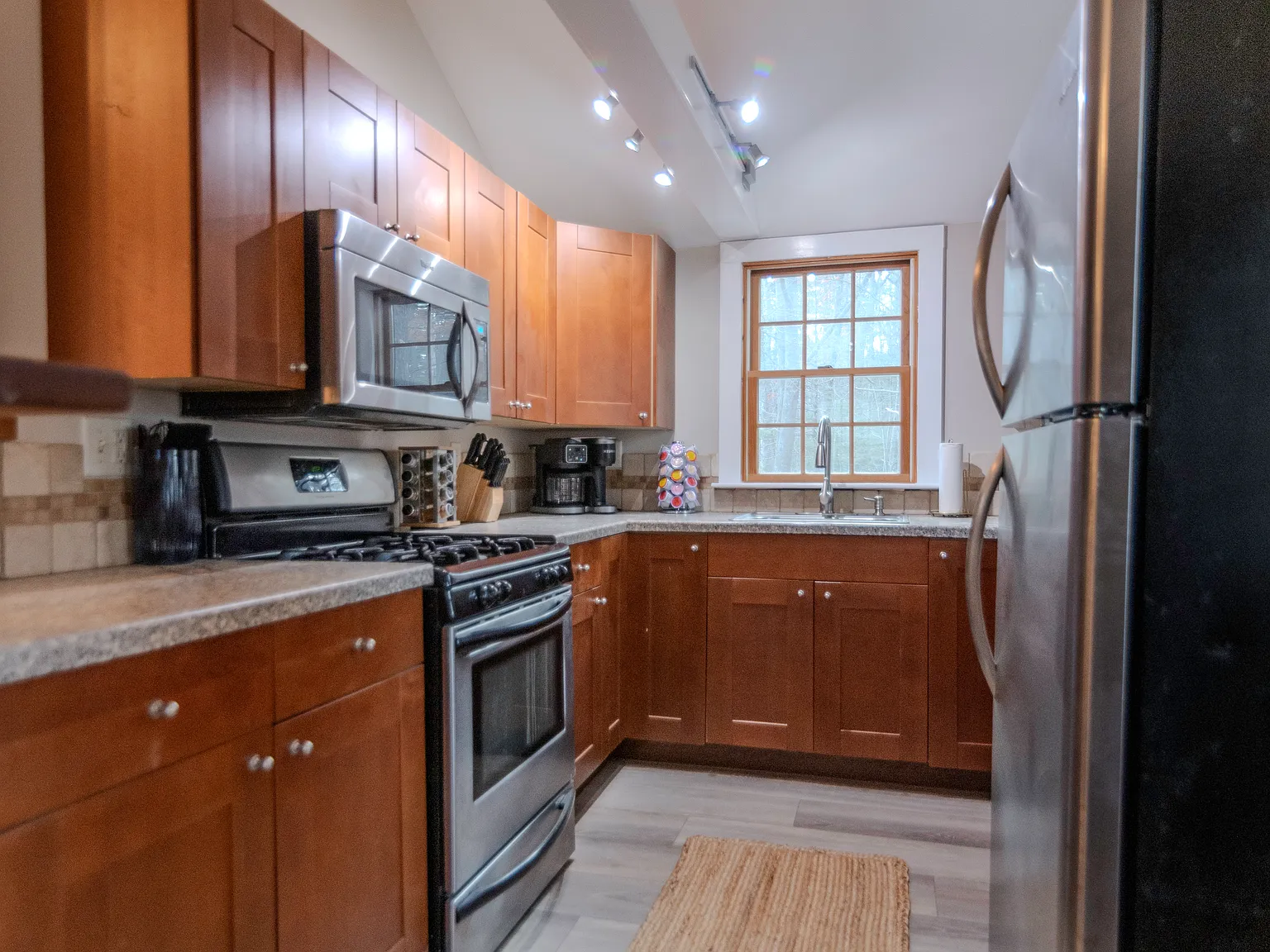 2 bed, 1200 sqft, $3,200 — Photo 4