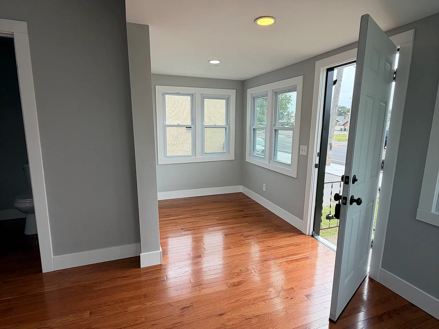 2 bed, 1200 sqft, $1,585 — Photo 2