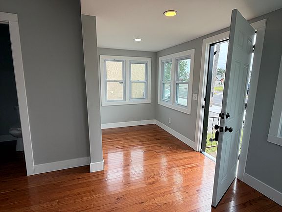 2nd image of 2821 165th St