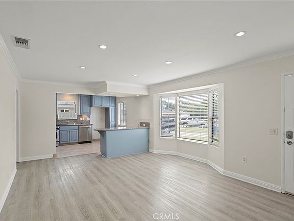 3rd image of 204 W Linfield St