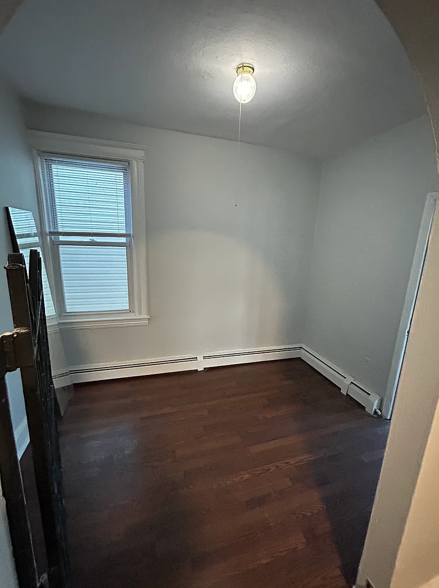 Building Photo - 139 W 28th St #2