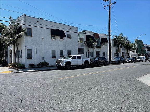 5th image of 3522 E Broadway