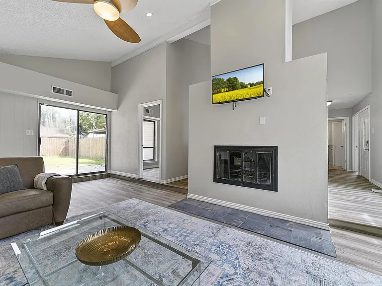5330 Daytona Dr — Photo 4
