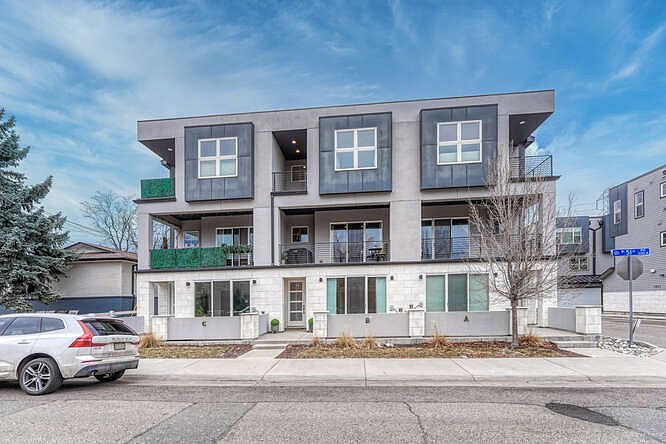 Middle townhouse