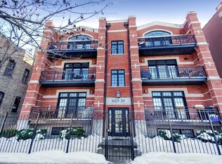 1123 W Grace St APT 2E, Chicago, IL 60613