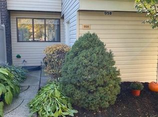 958 Pine Tree Ct, East Amherst, NY 14051