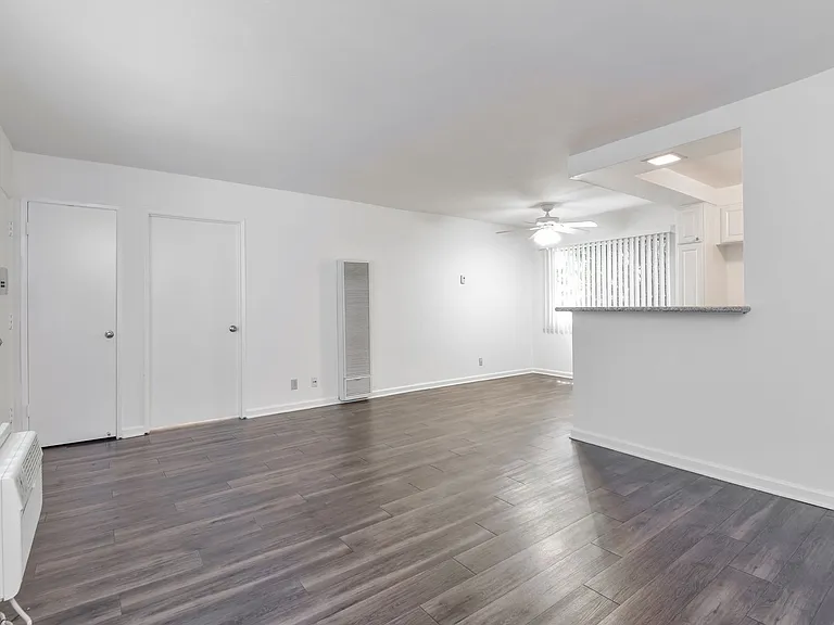 1799 N Hollywood Way — Photo 4