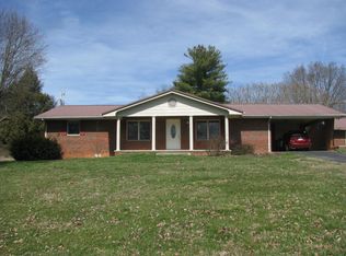 272 Lamp Lighter Ln, Nickelsville, VA 24271