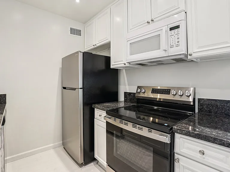 Willis Apartments — Photo 30