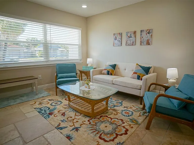 929 Lantana Ave — Photo 5
