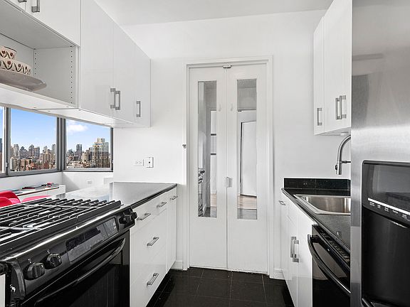 3rd image of 360 E 88th St APT 33A