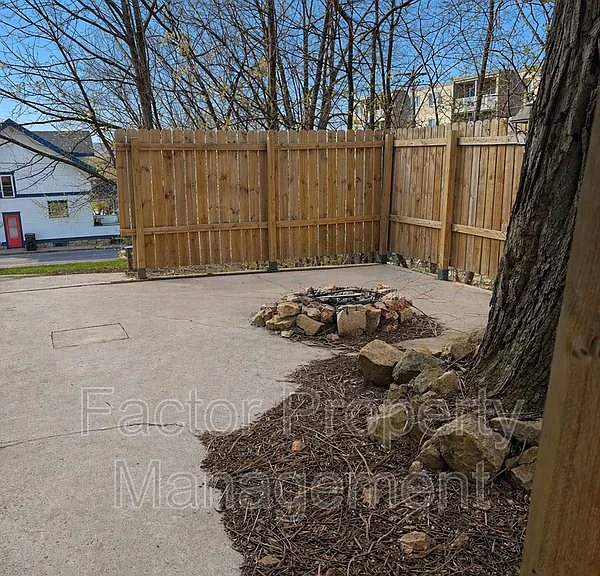 328 N 6th St #2 — Photo 4
