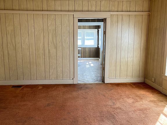 4th image of 107 W Avenue C St