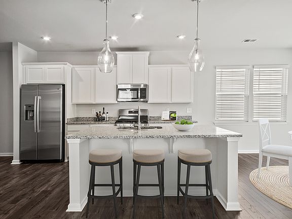 4th image of 1604 Savannah Mills Dr