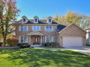 1038 Deer Glen Ct, Glen Ellyn, IL
