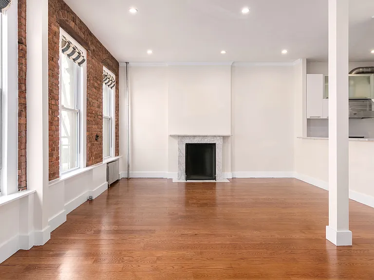 142 W 10th St #2A — Photo 2