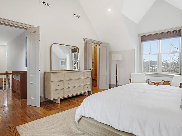32 Oakland Ave — Photo 20