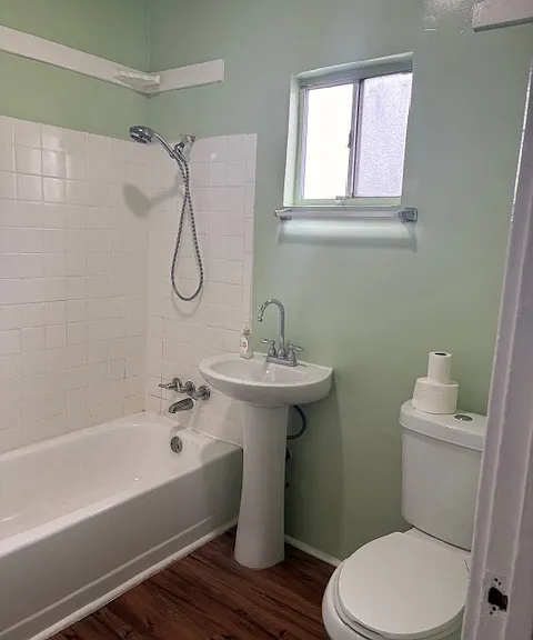 201 W 85th Pl — Photo 11