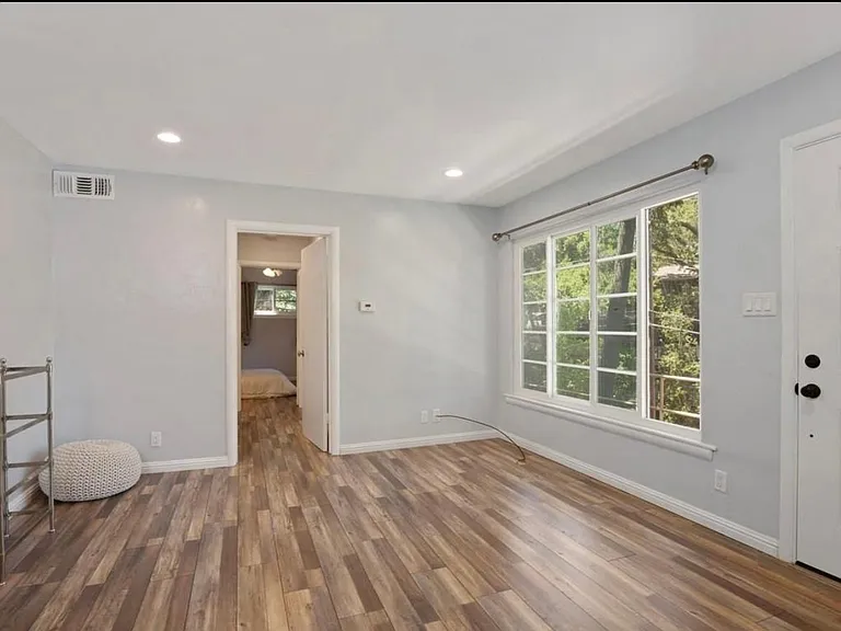 83 Fairview Plz #A — Photo 5