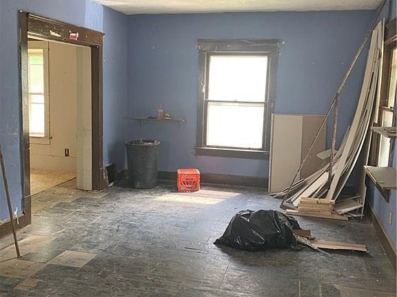 3rd image of 1027 Johnston St