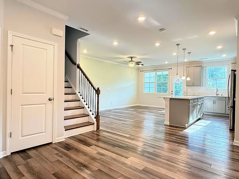147 Hunston Dr — Photo 2